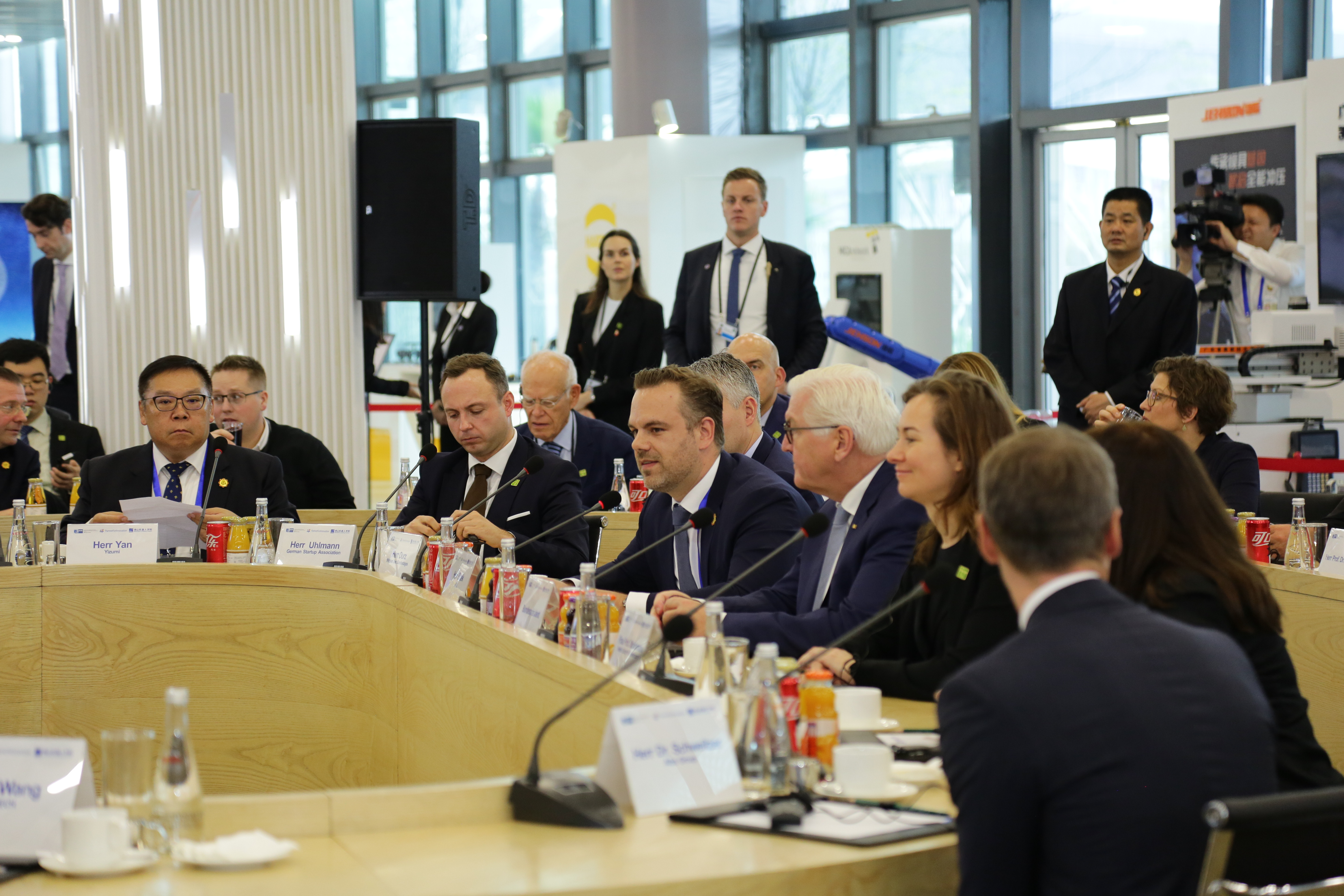 广东伊之密精密机械股份有限公司作为企业代表,受邀参加这次圆桌会议